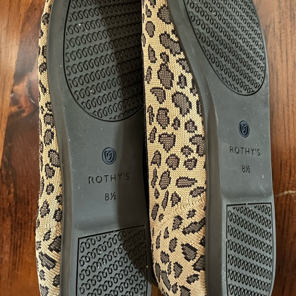 Rothys leopard flat. Size 8.5… $95. Washable shoes. - Picture 2 of 2